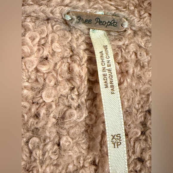 Free People Pink Boucle Fuzzy Chunky Knit Oversized V-Neck Cardigan, size XS - Picture 12 of 14